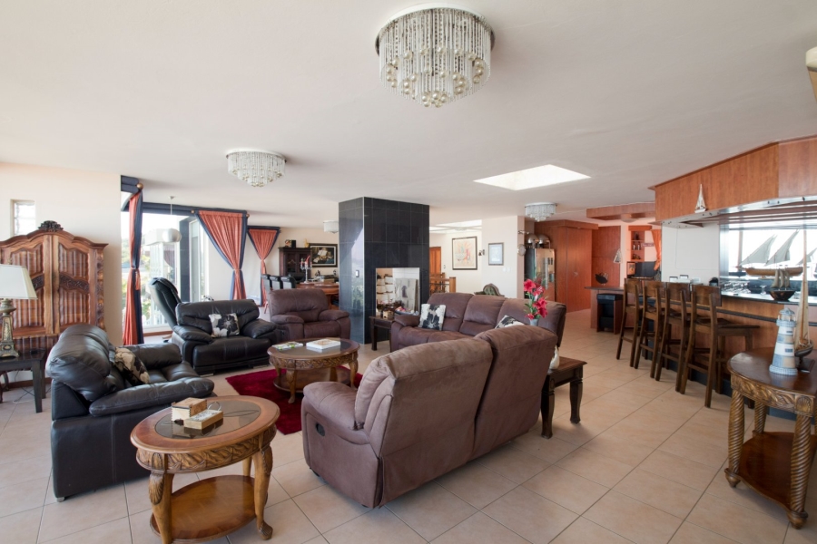 7 Bedroom Property for Sale in Outeniqua Strand Western Cape